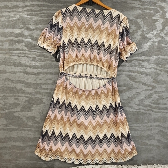 Tacera SZ L Colorful NWT Cut Out Back Chevron Short Sleeve Knee Length Dress - Picture 2 of 11